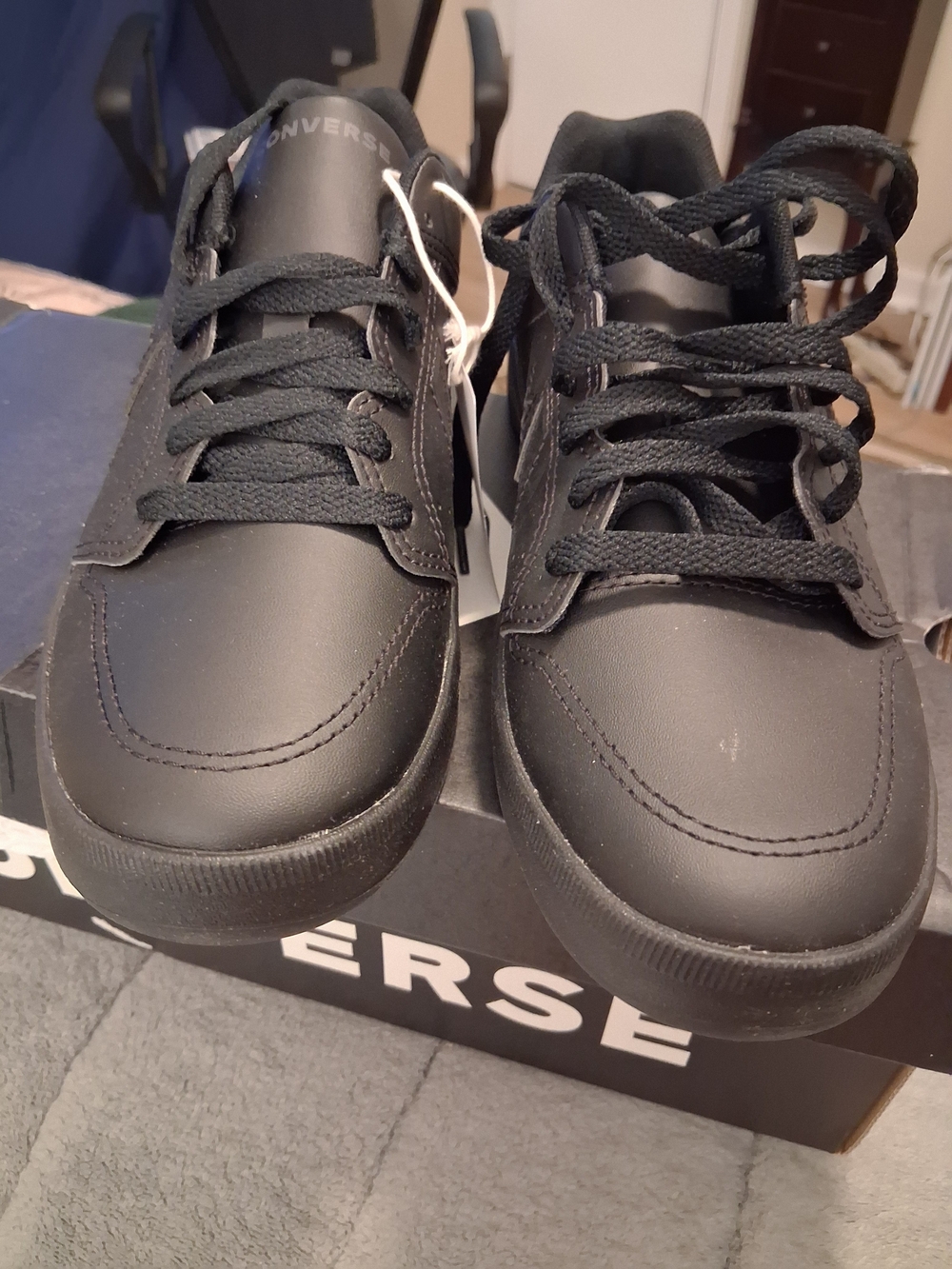 Converse Men’s SIZE 7 WOMEN'S SIZE 8.5  Black Low-Top Lace-Up Sneakers